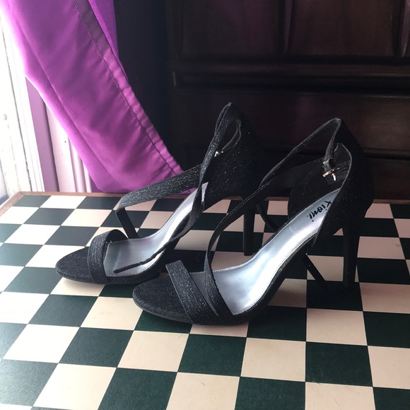 Black heels - Picture 2 of 3